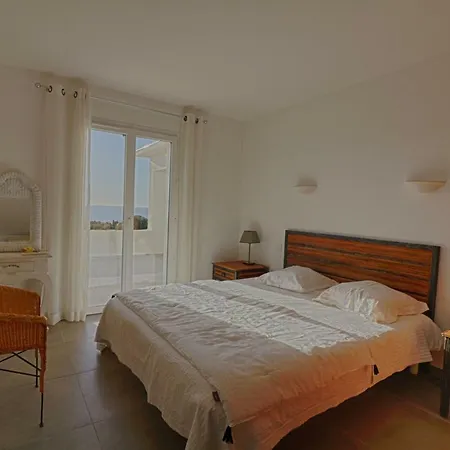 Villa Très Belle Avec Piscine Isolella
